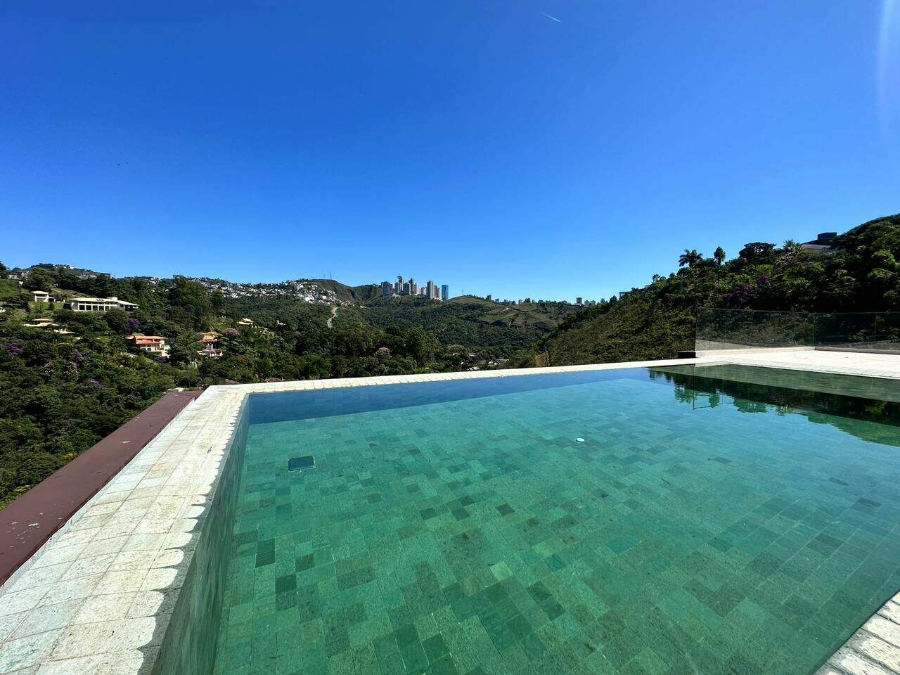 Casa à venda no Vale dos Cristais: 