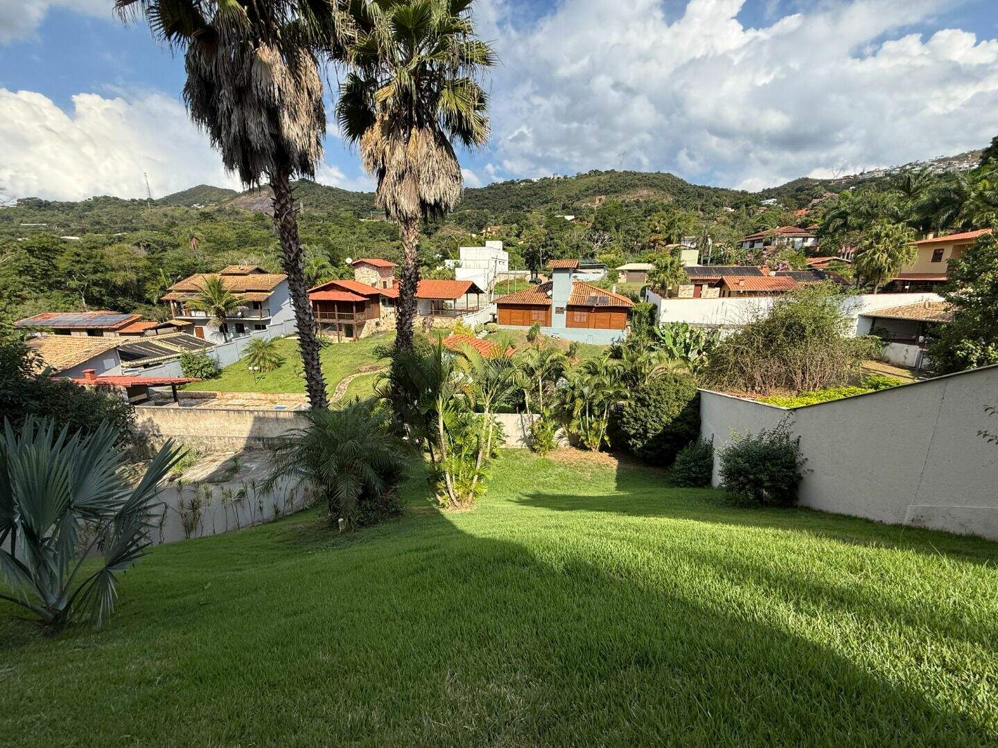 Casa à venda no Vale das Araras: Quintal
