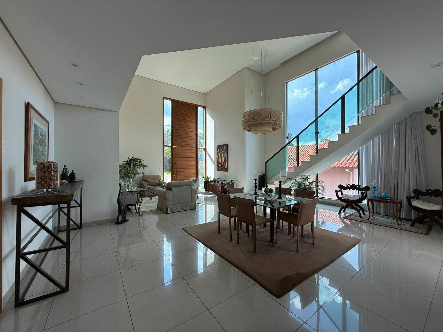 Casa à venda no Vale das Araras: Salas conjugadas