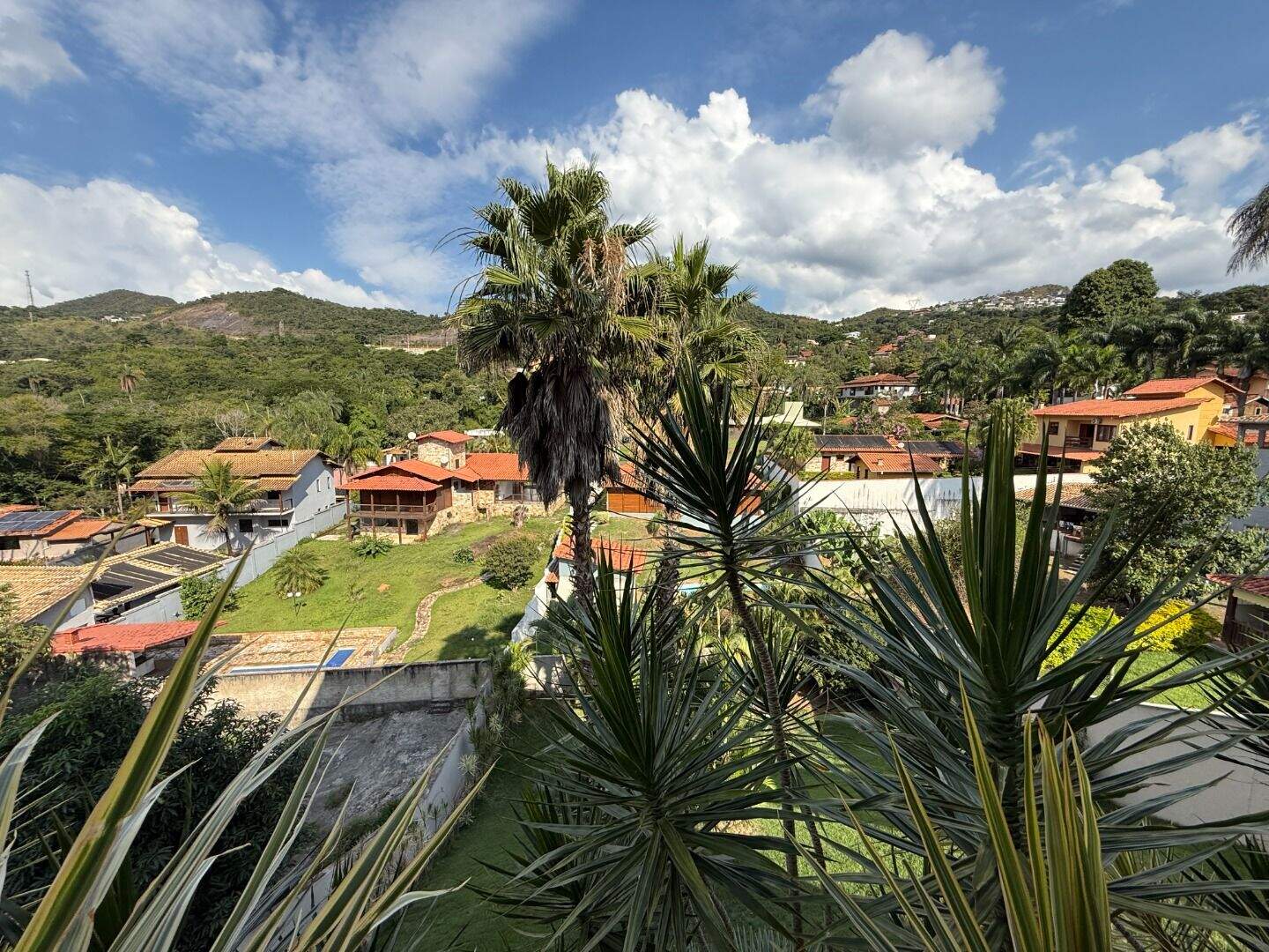 Casa à venda no Vale das Araras: Quintal