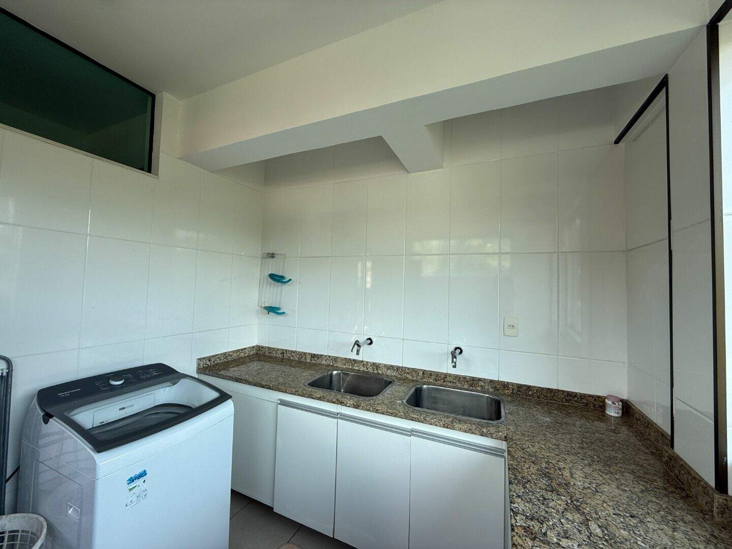 Casa à venda no Vale das Araras: Área de Serviço