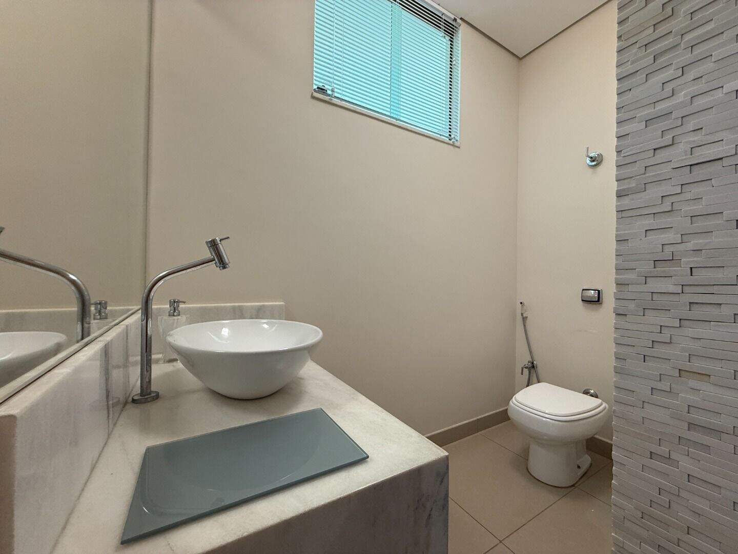 Casa à venda no Vale das Araras: Lavabo