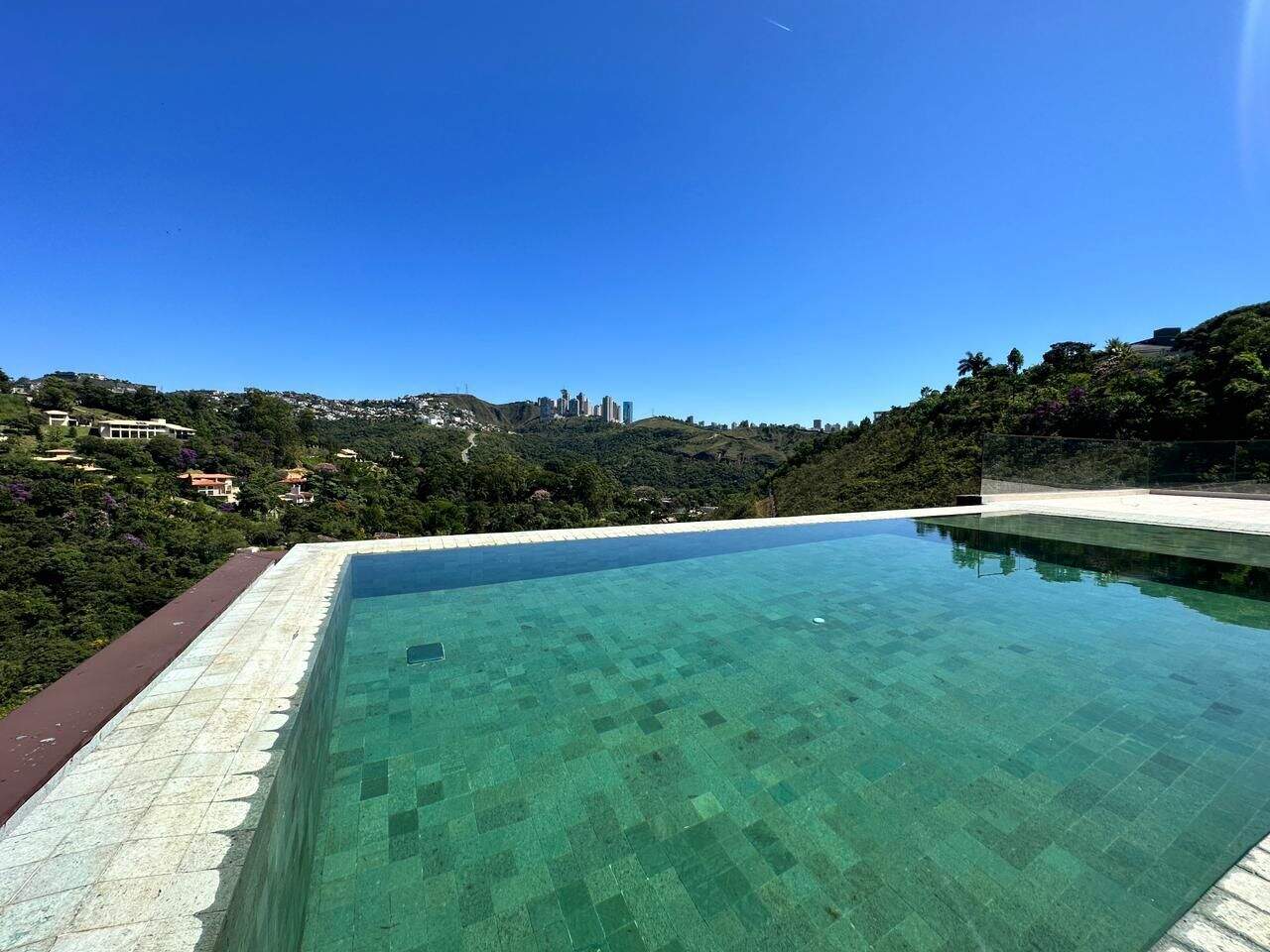 Casa à venda no Vale dos Cristais: 