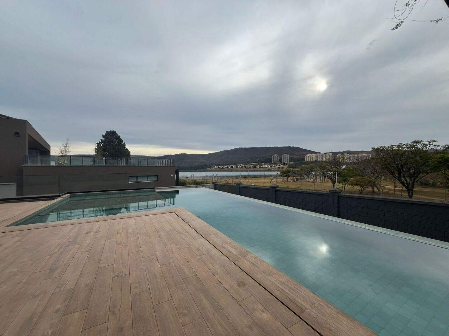 Casa à venda no Alphaville - Lagoa dos Ingleses: 