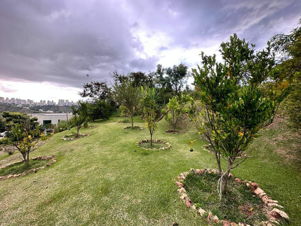 Terreno à venda no Vale dos Cristais: 