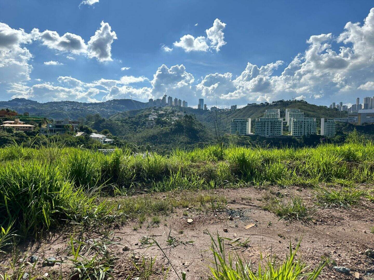 Terreno à venda no Vale dos Cristais: 
