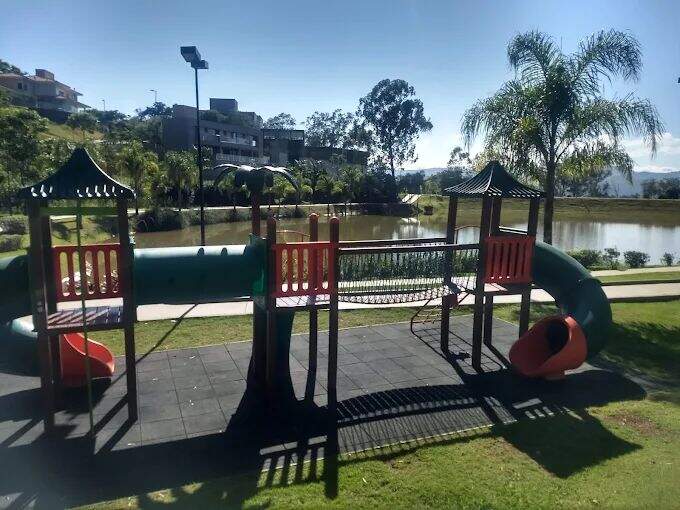 Terreno à venda no Jardim Serrano: 