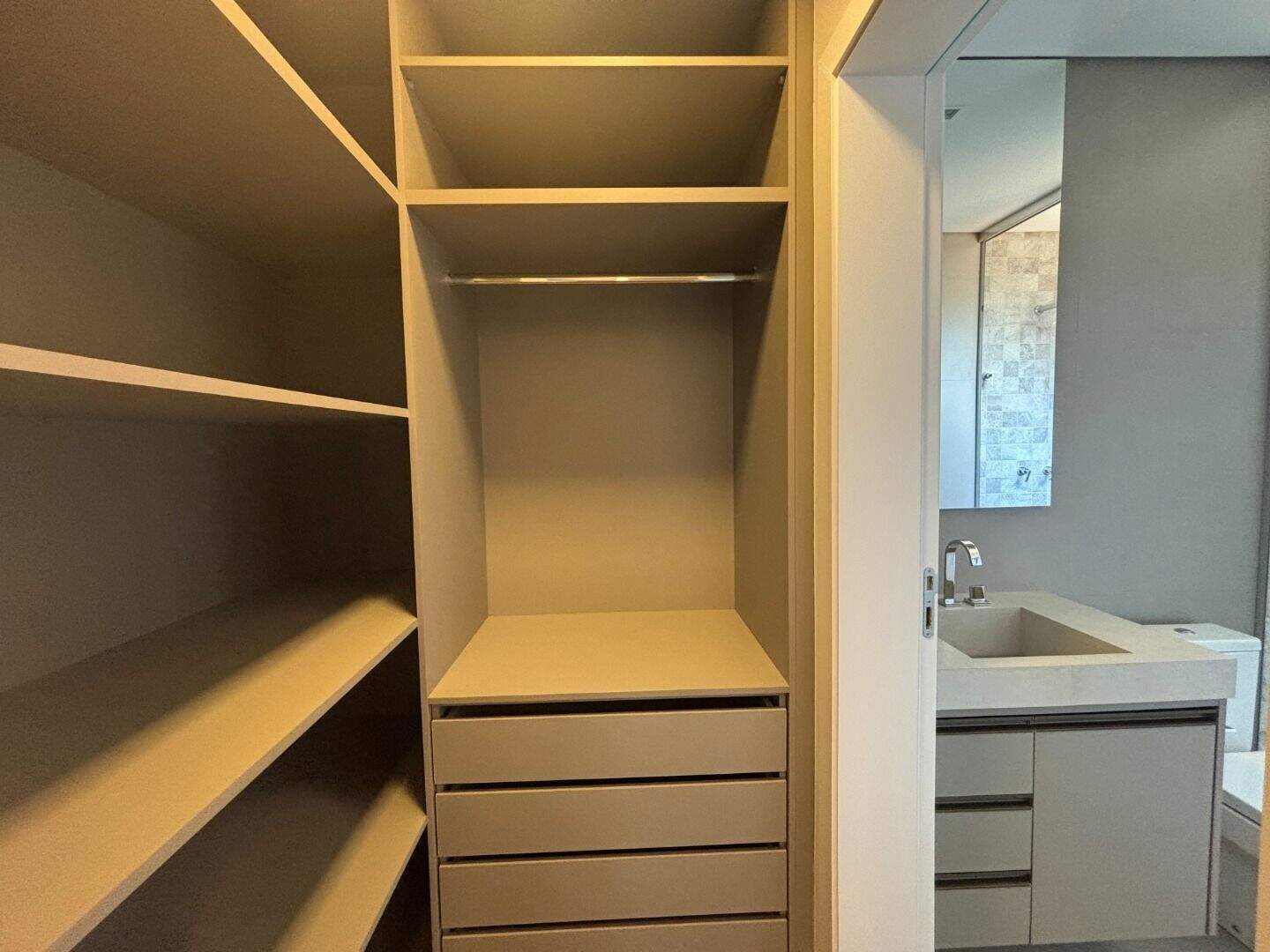 Casa à venda no Alphaville - Lagoa dos Ingleses: 