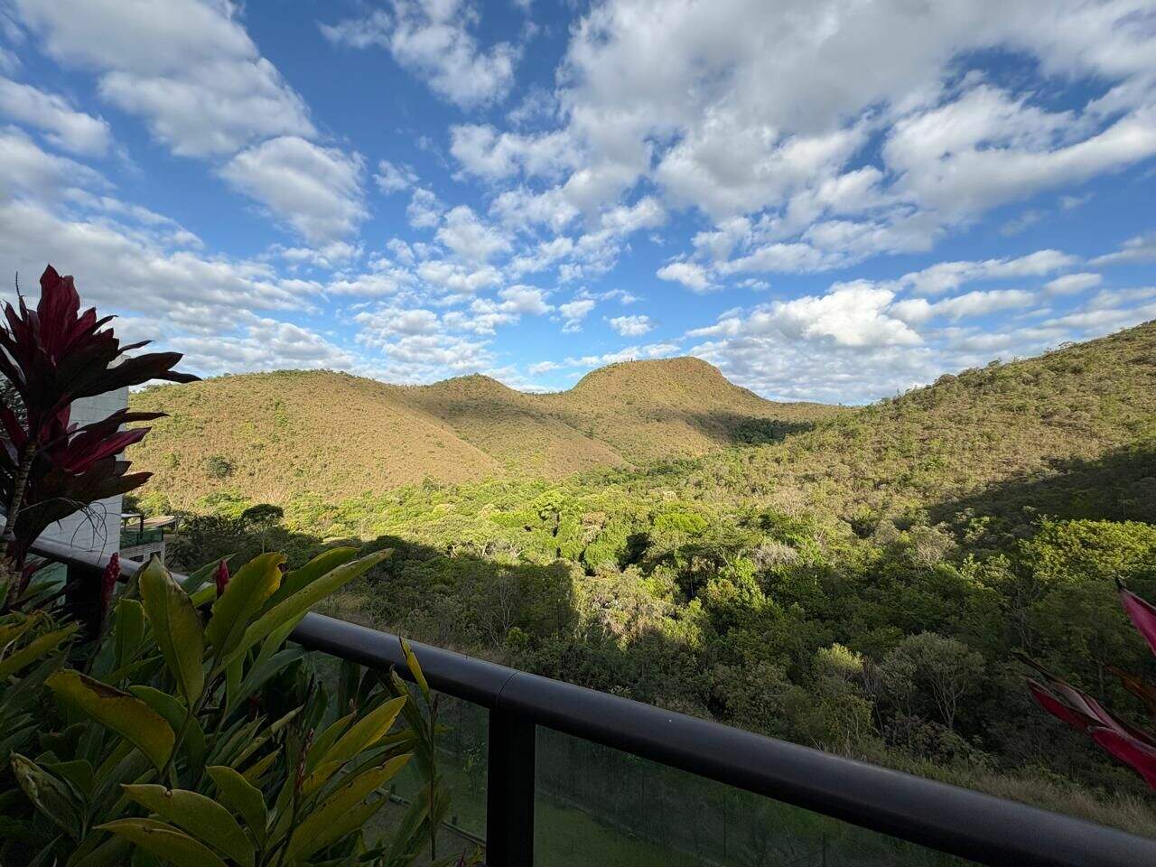Apartamento Triplex à venda no Vale dos Cristais: 
