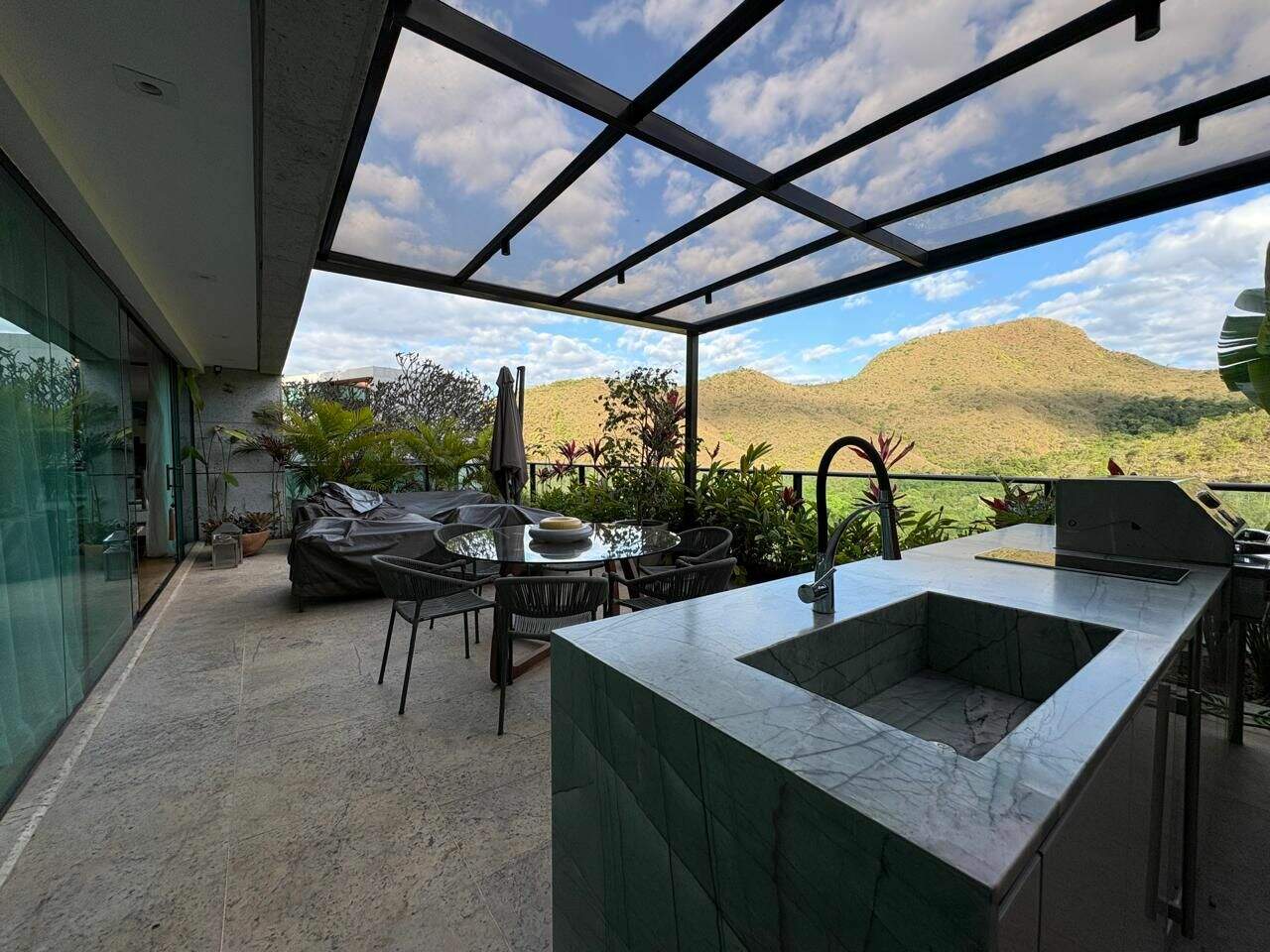 Apartamento Triplex à venda no Vale dos Cristais: 