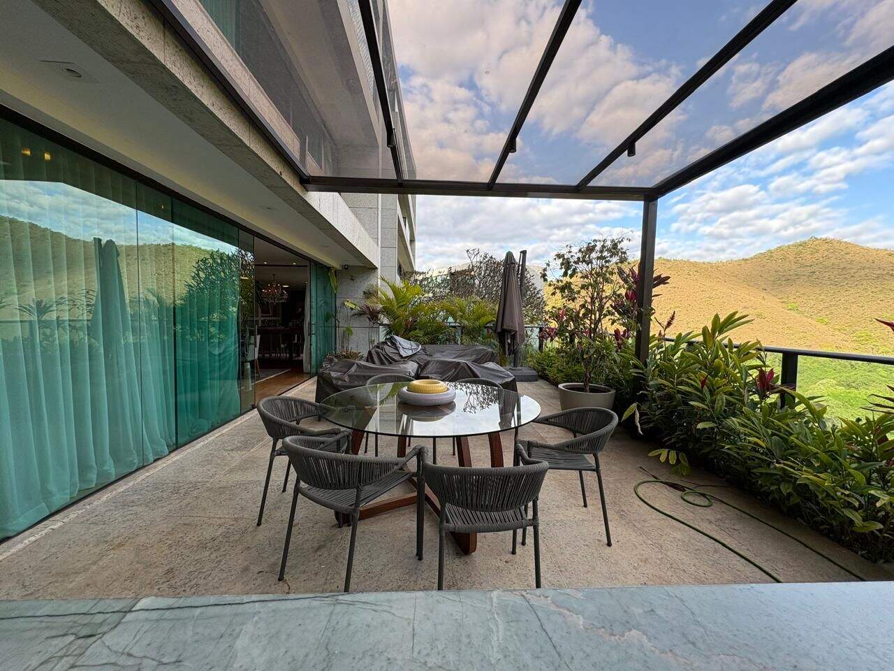 Apartamento Triplex à venda no Vale dos Cristais: 