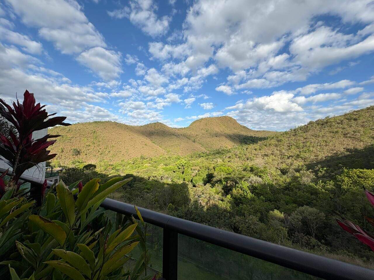 Apartamento Triplex à venda no Vale dos Cristais: 