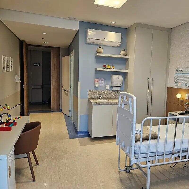 Sala à venda no Santa Lúcia: 