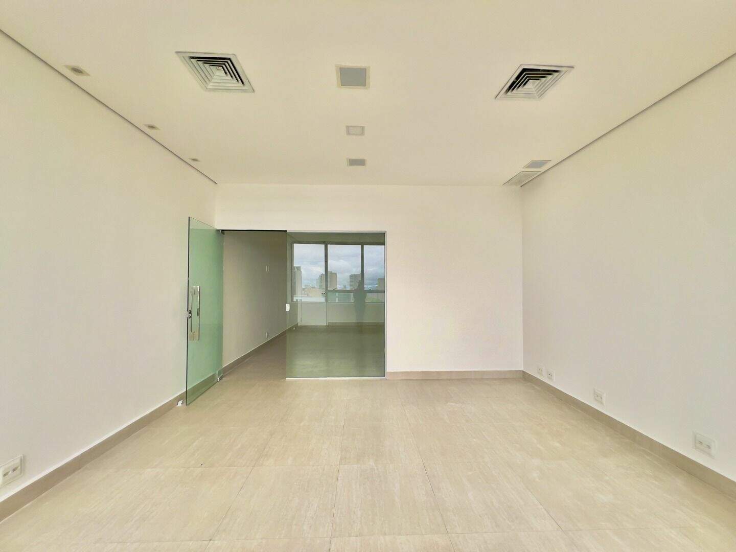 Sala à venda no Vila da Serra: 