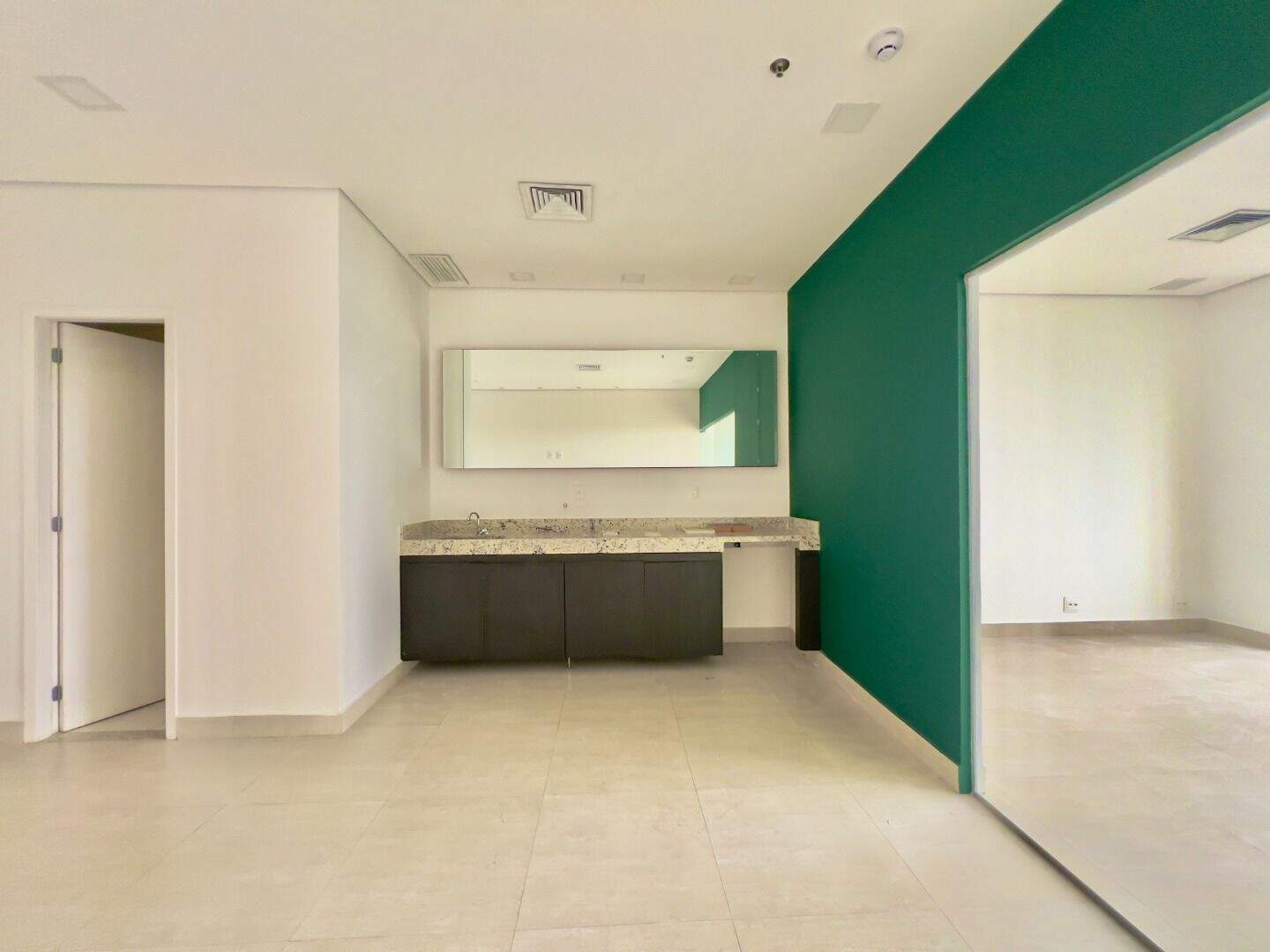 Sala à venda no Vila da Serra: 