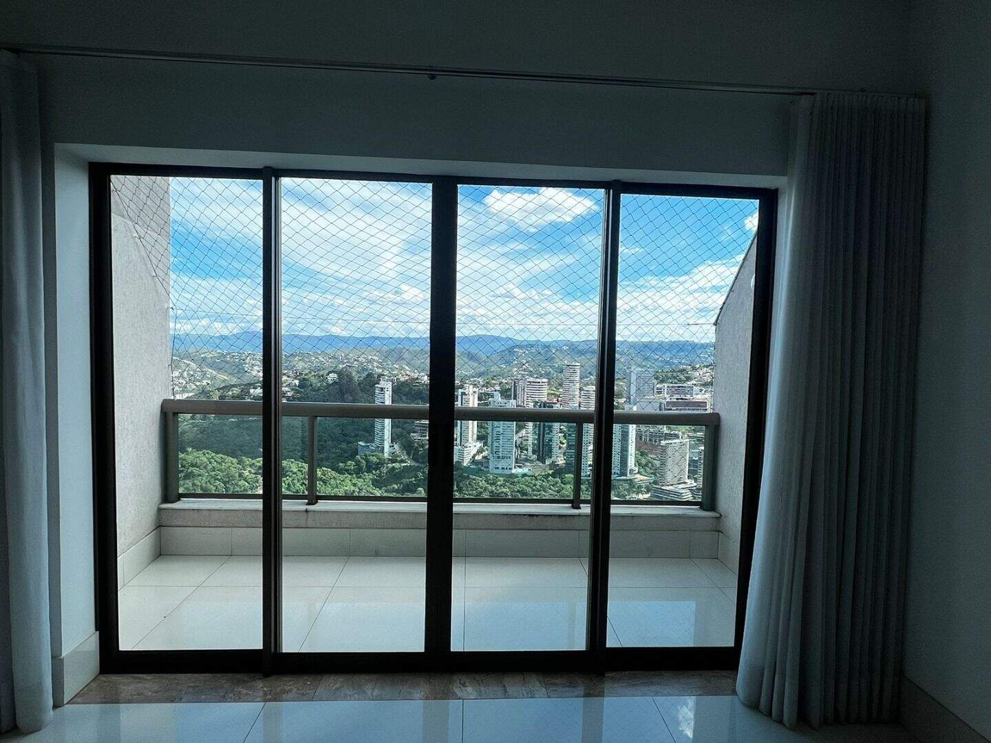 Cobertura à venda no Vila da Serra: 