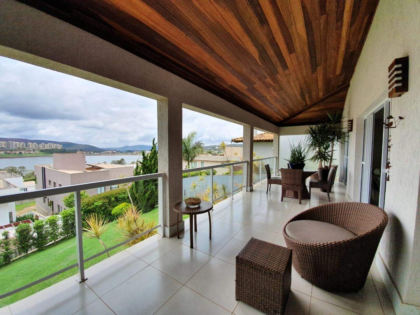 Casa para aluguel no Alphaville - Lagoa dos Ingleses: 