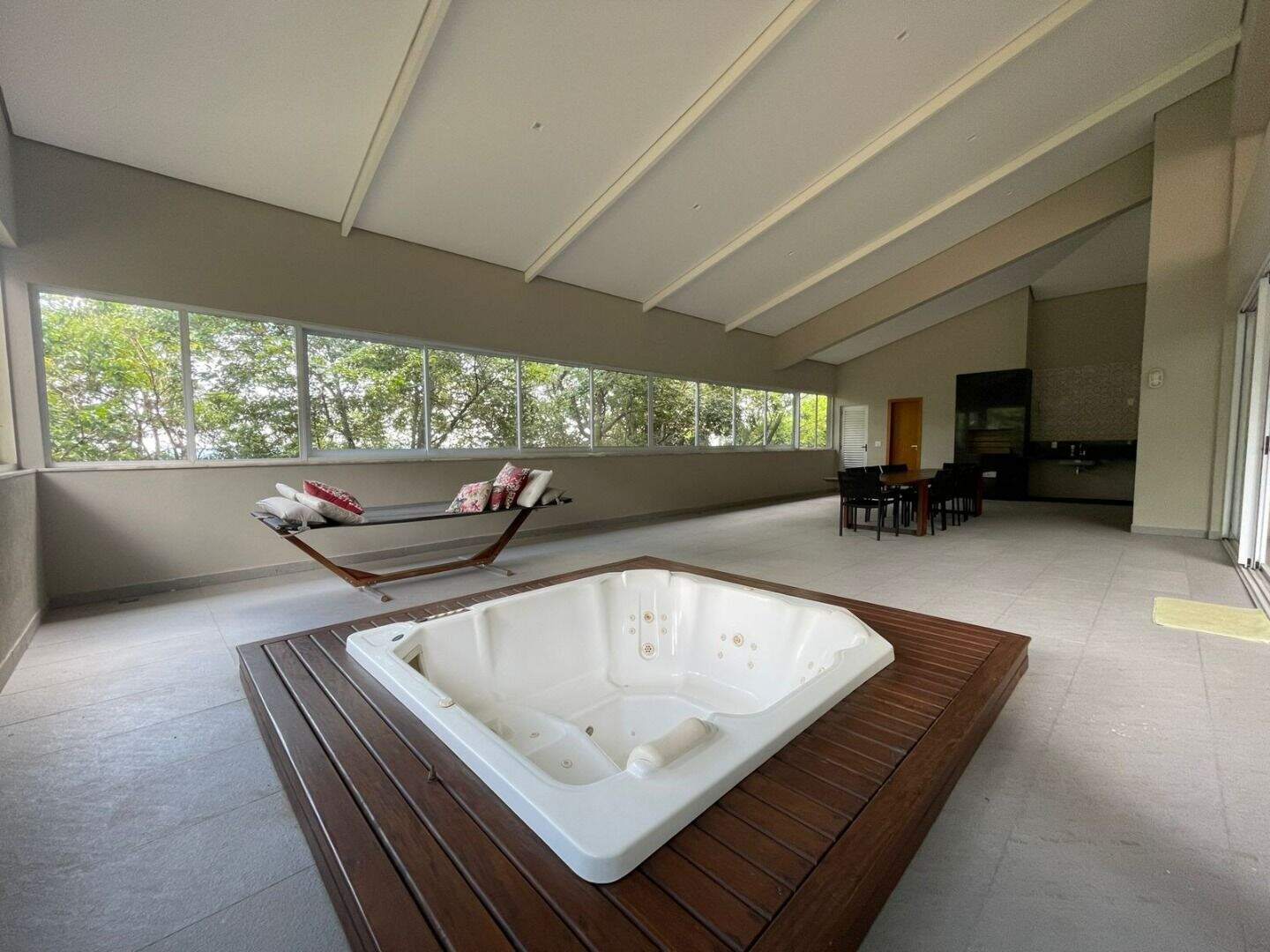 Casa à venda no Condomínio Retiro do Chalé: 