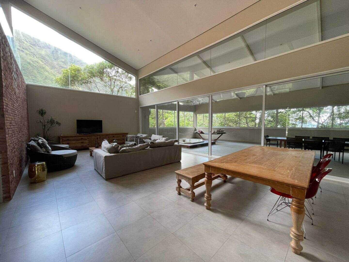 Casa à venda no Condomínio Retiro do Chalé: 