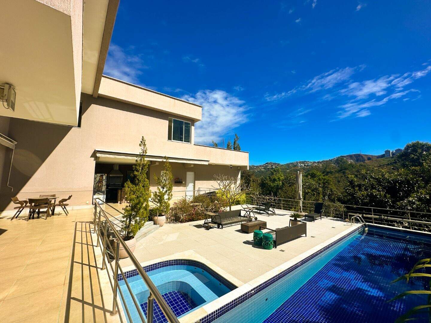 Casa para aluguel no Vale dos Cristais: 