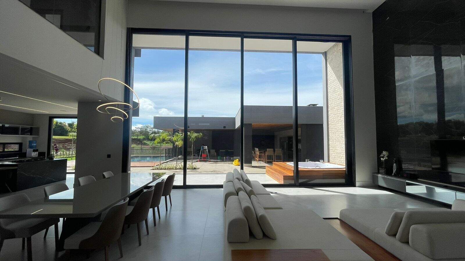 Casa à venda no Santos Dumont: 