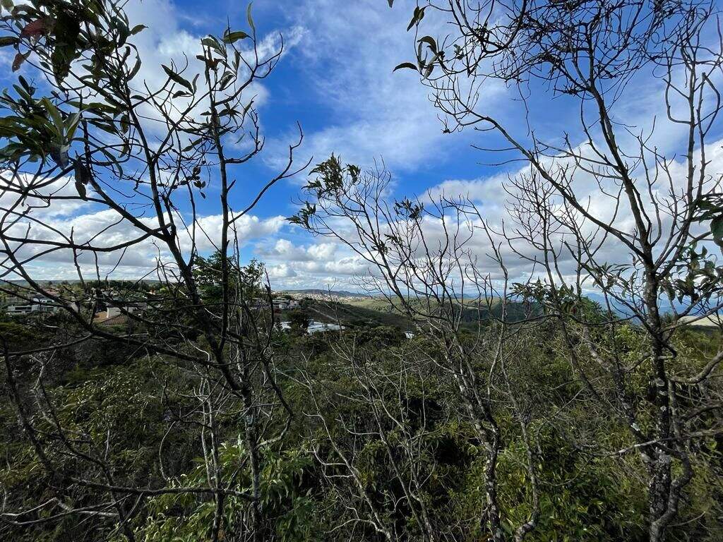 Terreno à venda no Condomínio Serra dos Manacas: 