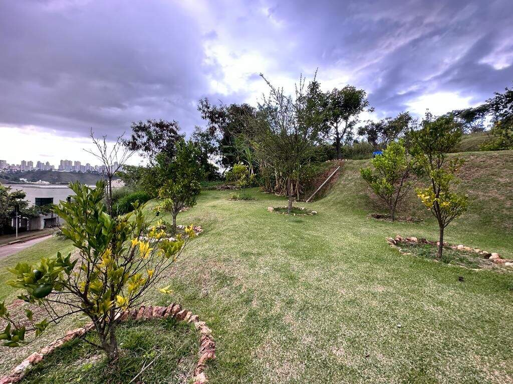 Terreno à venda no Vale dos Cristais: 