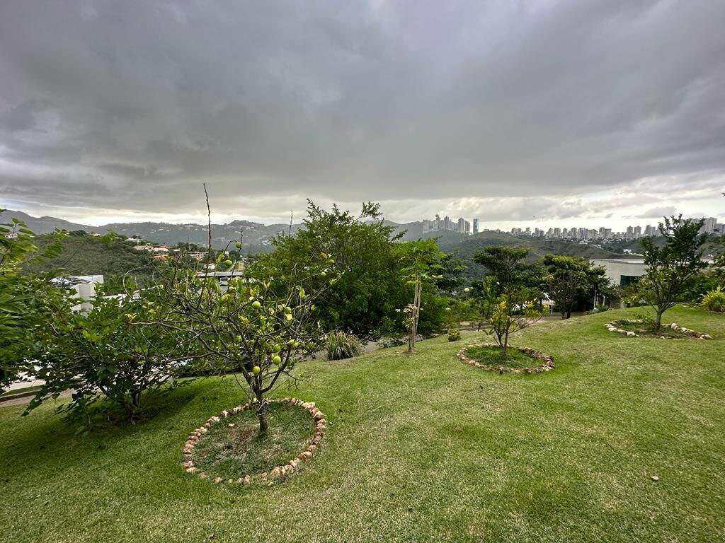 Terreno à venda no Vale dos Cristais: 