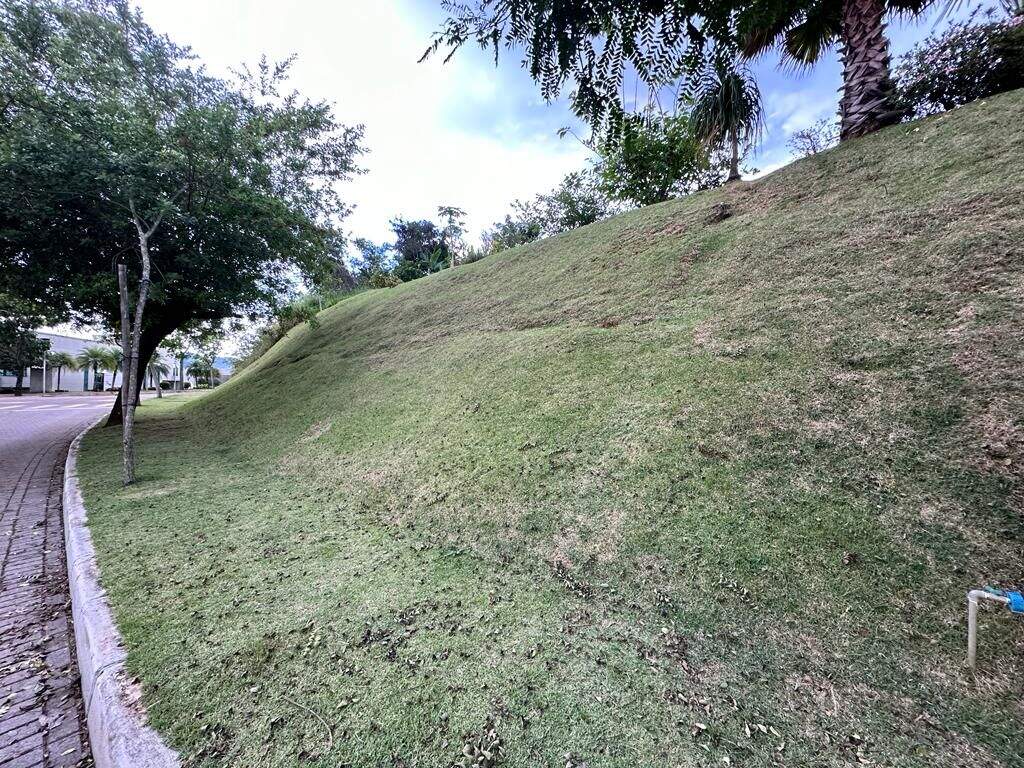 Terreno à venda no Vale dos Cristais: 