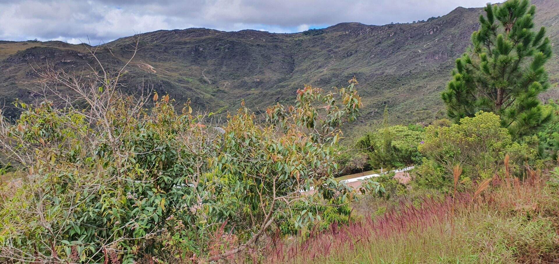 Terreno à venda no Condomínio Quintas do Morro: 