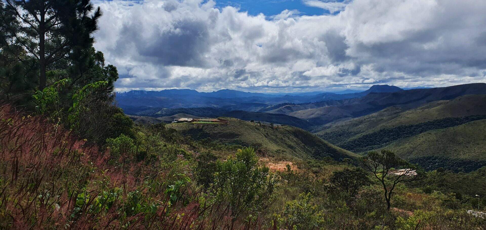 Terreno à venda no Condomínio Quintas do Morro: 