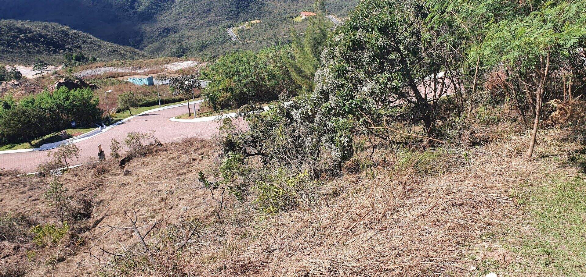Terreno à venda no Condomínio Quintas do Morro: 