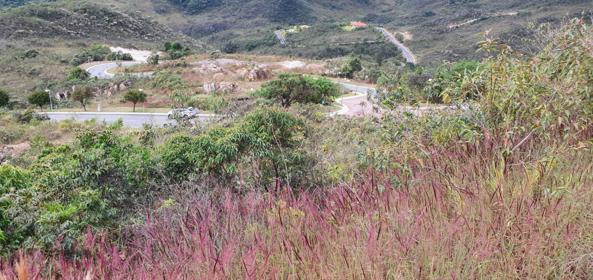 Terreno à venda no Condomínio Quintas do Morro: 