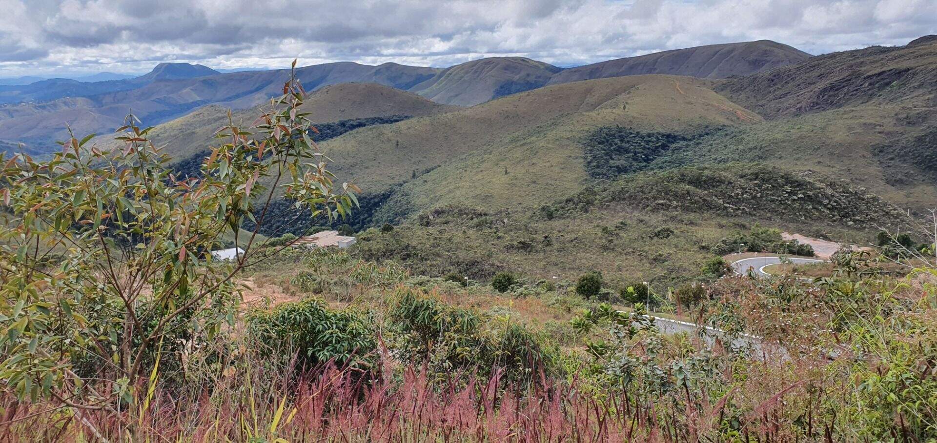 Terreno à venda no Condomínio Quintas do Morro: 