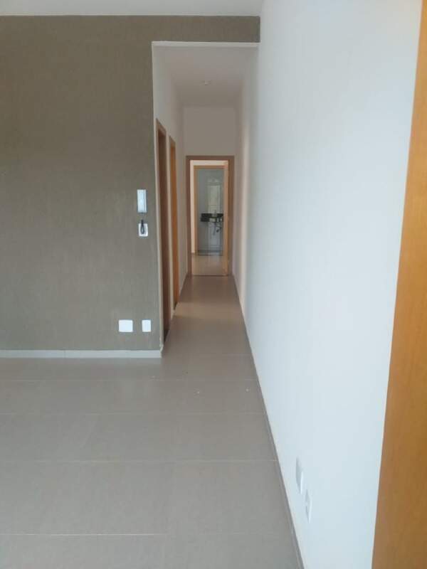 Casa à venda com 2 quartos, 77m² - Foto 1