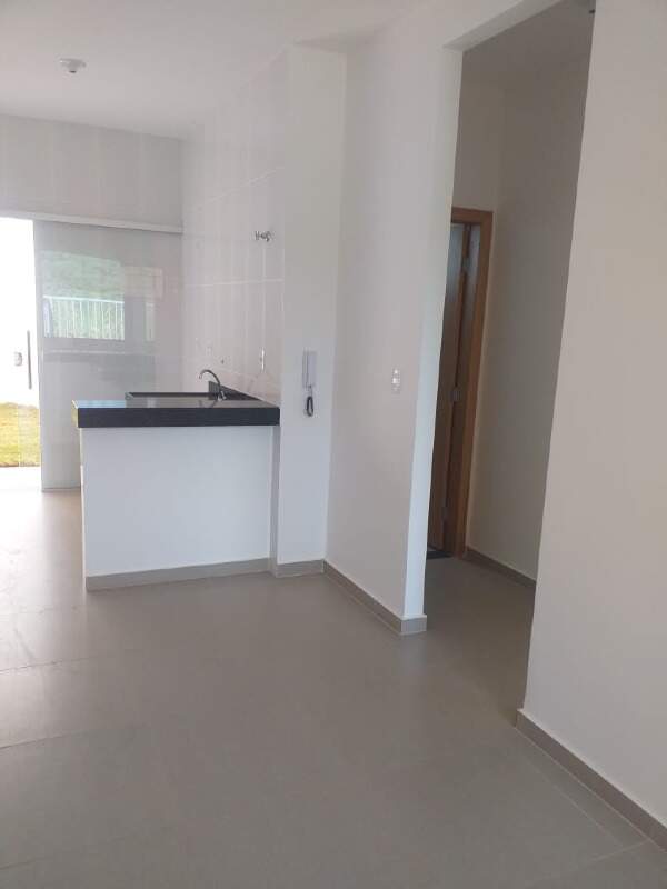 Casa à venda com 2 quartos, 77m² - Foto 2