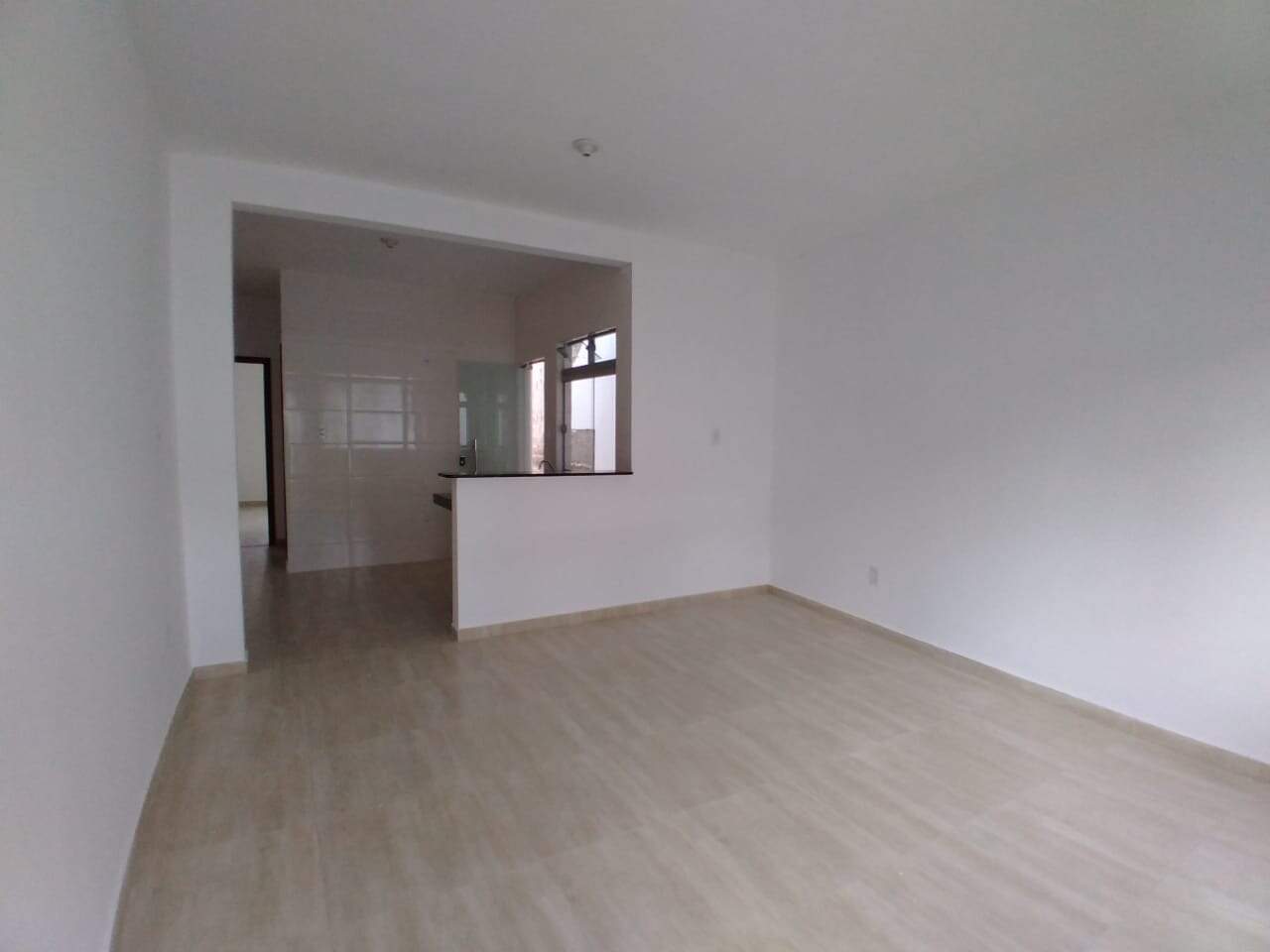 Casa à venda com 3 quartos, 70m² - Foto 1