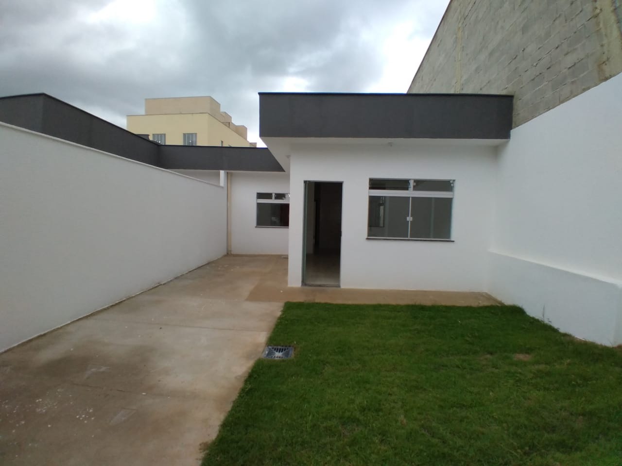 Casa à venda com 3 quartos, 70m² - Foto 4