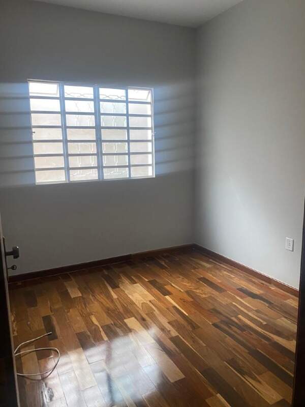 Casa à venda com 3 quartos, 180m² - Foto 2