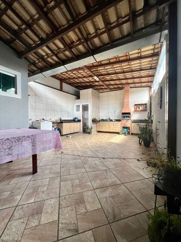 Casa à venda com 2 quartos, 55m² - Foto 2