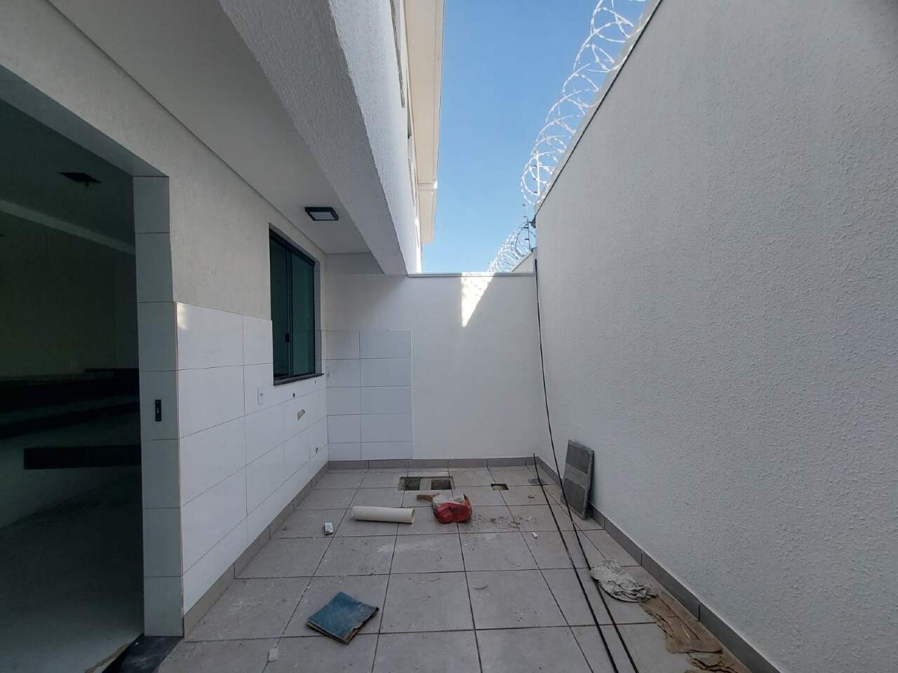 Casa à venda com 3 quartos, 80m² - Foto 2