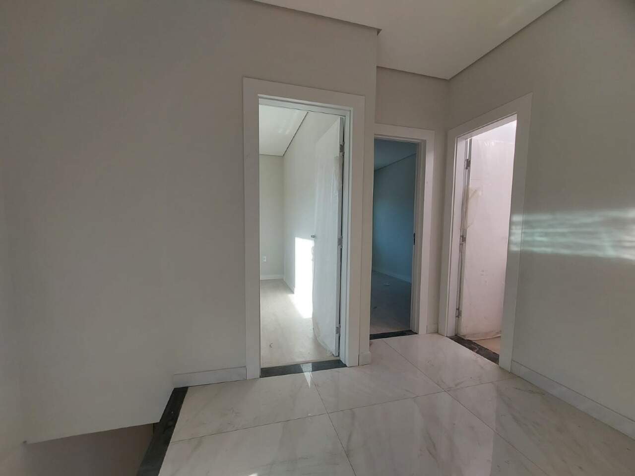 Casa à venda com 3 quartos, 80m² - Foto 4