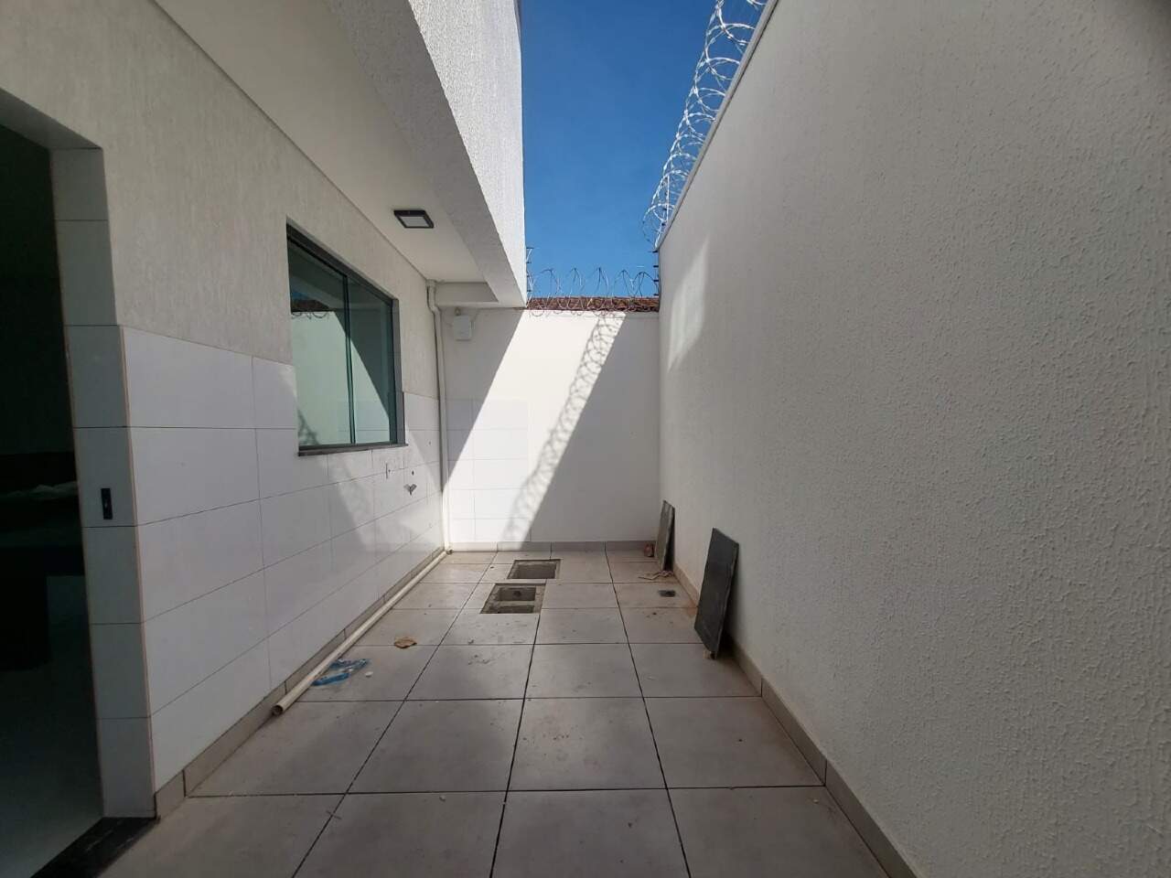 Casa à venda com 3 quartos, 80m² - Foto 2