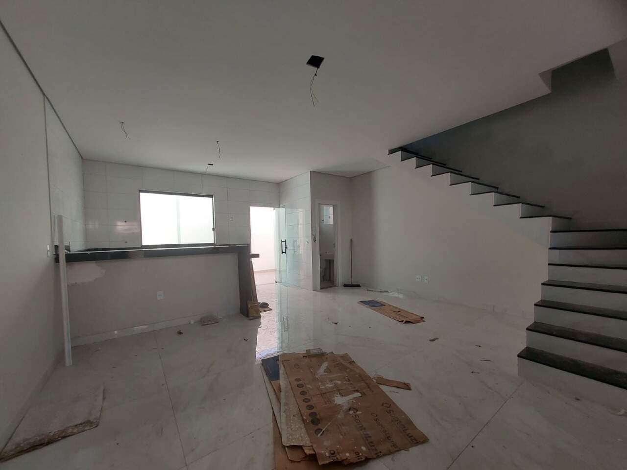 Casa à venda com 3 quartos, 80m² - Foto 1