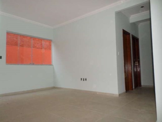 Casa à venda com 3 quartos, 79m² - Foto 1