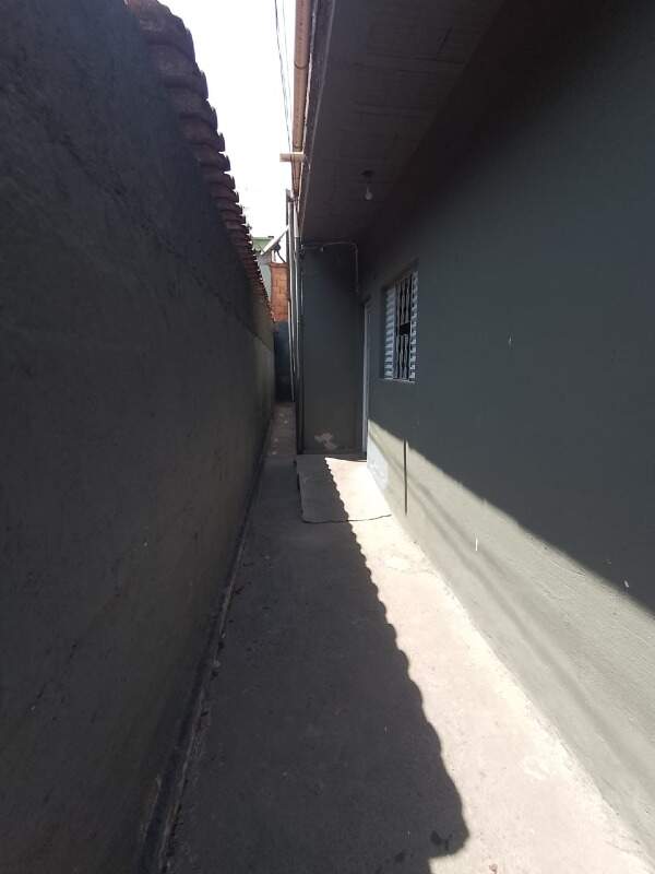 Casa para alugar com 4 quartos, 200m² - Foto 21