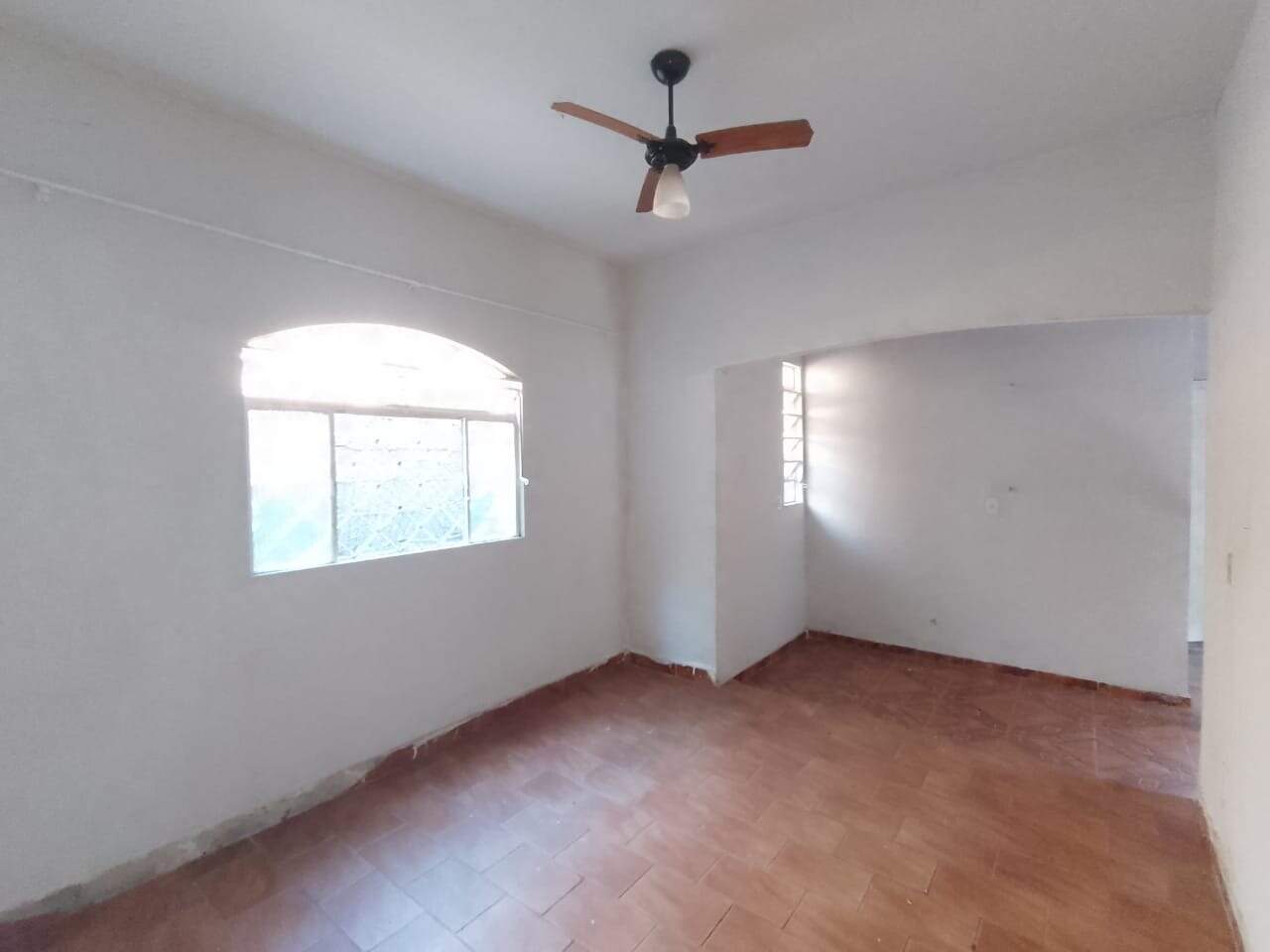 Casa para alugar com 4 quartos, 200m² - Foto 13