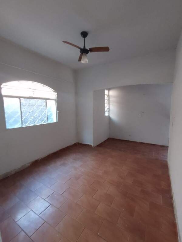 Casa para alugar com 4 quartos, 200m² - Foto 6