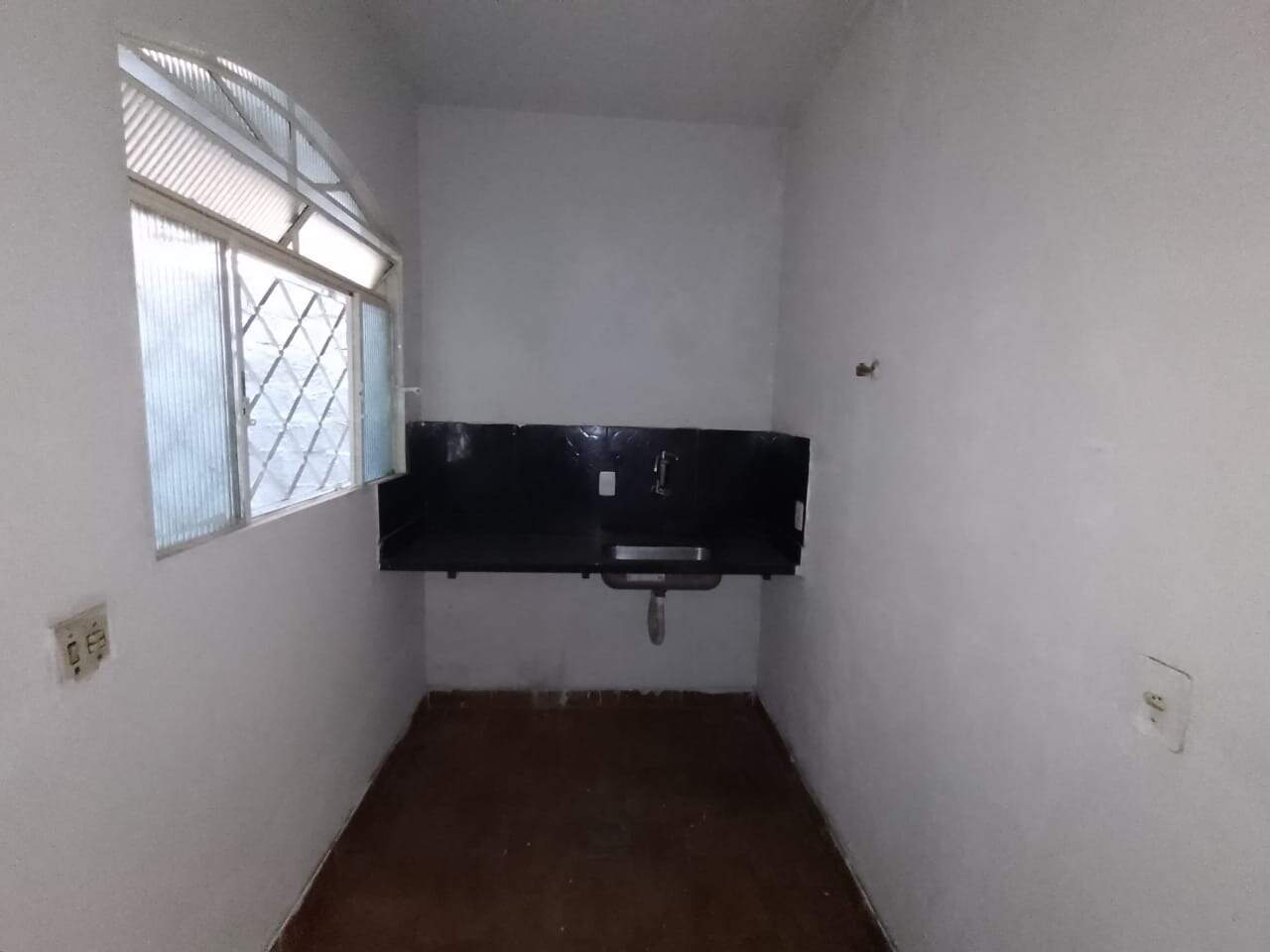 Casa para alugar com 4 quartos, 200m² - Foto 14
