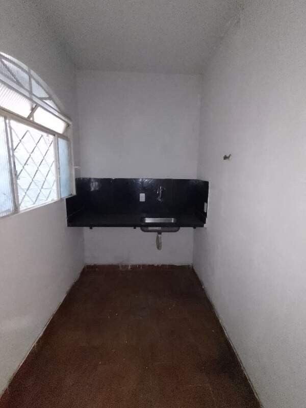 Casa para alugar com 4 quartos, 200m² - Foto 15
